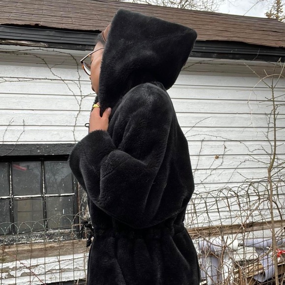 *SOLD* Gorgeous Vintage 90s Black Faux Fur Button Down Coat - Picture 4 of 8